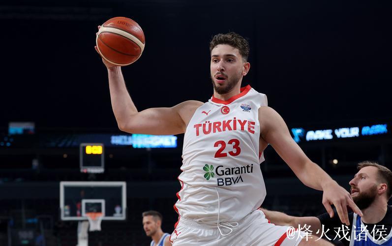 欧锦赛决赛土耳其失冠，申京关键三分再现遗憾