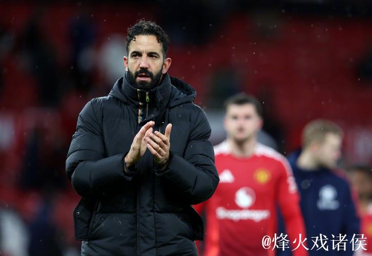 阿莫林战术多变开场三后卫收官四后卫,曼联依旧难以让人满意 阿莫林战术多变开场三后卫收官四后卫,曼联依旧难以让人满意