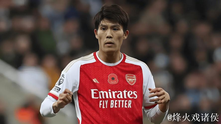 富安健洋即将加盟阿贾克斯，今晚抵达阿姆斯特丹准备明日体检